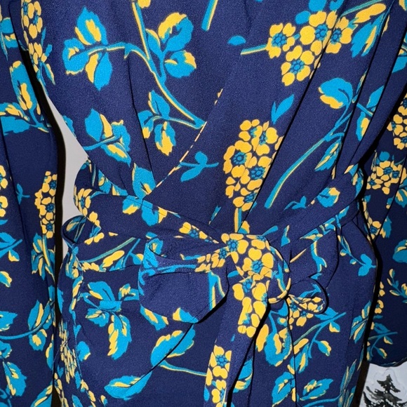 J Crew Floral Drapey Crepe Wrap Top size M EUC - Picture 11 of 12